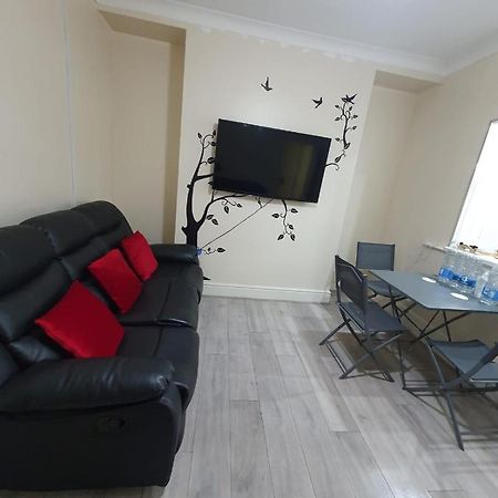 Apartamento House In The Heart Of Valleys Ebbw Vale Exterior foto