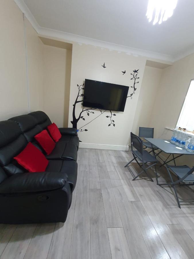 Apartamento House In The Heart Of Valleys Ebbw Vale Exterior foto