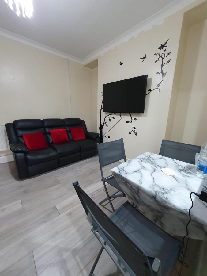 Apartamento House In The Heart Of Valleys Ebbw Vale Exterior foto