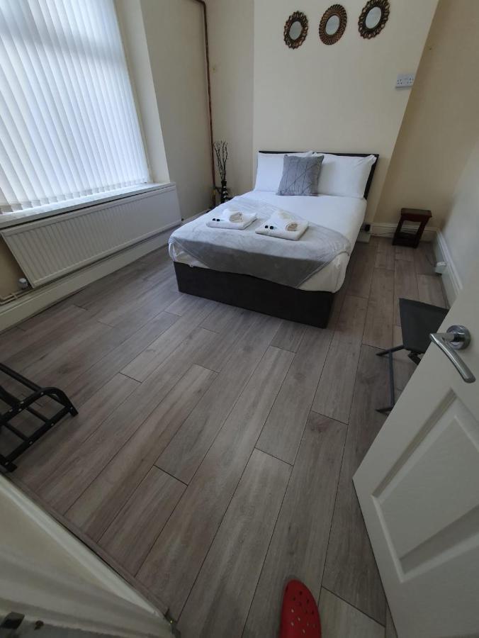 Apartamento House In The Heart Of Valleys Ebbw Vale Exterior foto