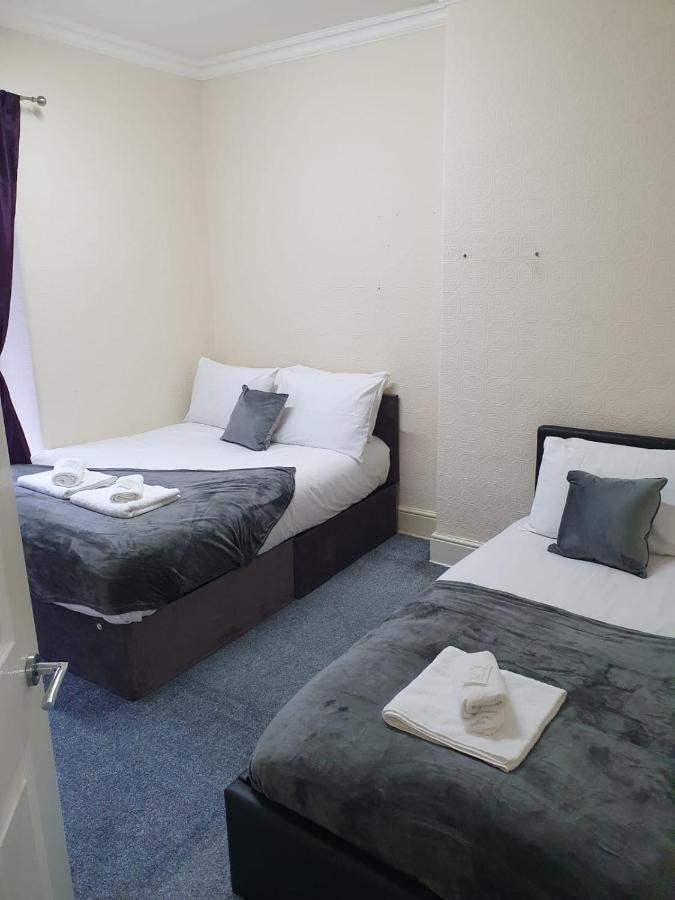 Apartamento House In The Heart Of Valleys Ebbw Vale Exterior foto
