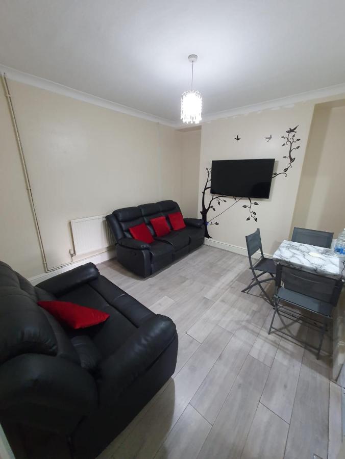 Apartamento House In The Heart Of Valleys Ebbw Vale Exterior foto