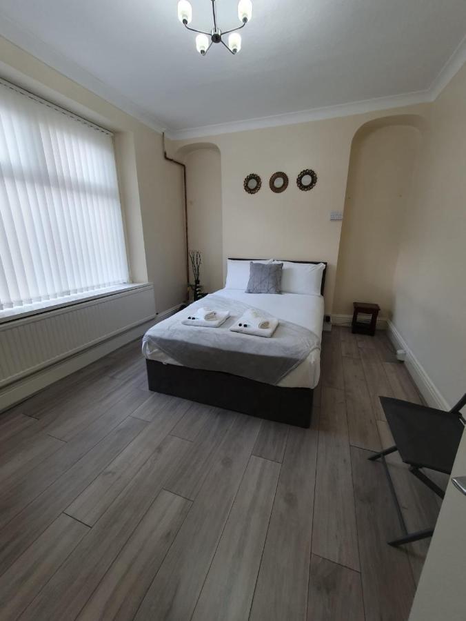 Apartamento House In The Heart Of Valleys Ebbw Vale Exterior foto