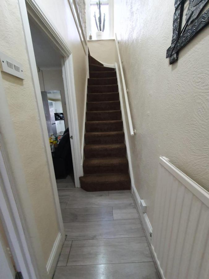 Apartamento House In The Heart Of Valleys Ebbw Vale Exterior foto