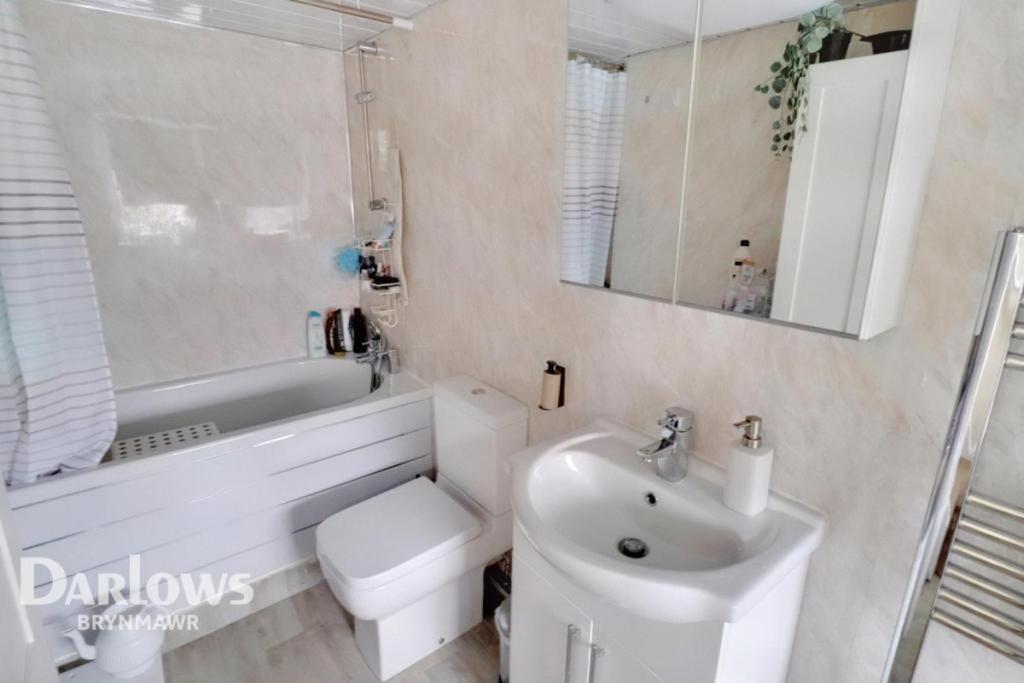 Apartamento House In The Heart Of Valleys Ebbw Vale Exterior foto